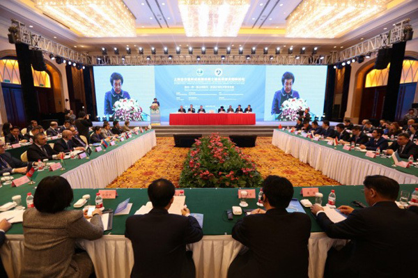 2016年11月23日至24日, 由中华人民共和国司法部主办的上海合作组织成员国丝绸之路法律服务国际论坛在浙江省义乌市开幕。甘肃省司法厅党委委员、副厅长牛兴全与甘肃省律师协会副会长赵耀、甘肃正天合律师