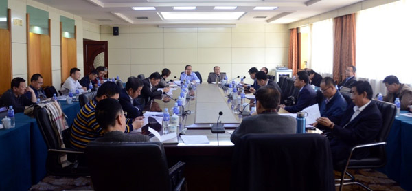 4月28日下午，省律协直属分会2017年度律师事务所和律师检查考核备案工作会议在兰州饭店召开。省律协副会长赵耀主持会议。 会上，30家省属律师事务所主任、合伙人对本所的主体资格、队伍建设、业务工作、内