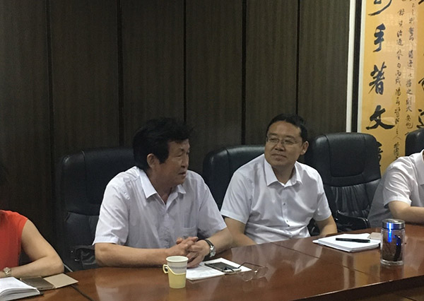 7月8日，省律协企业法律顾问专业委员会贯彻甘肃省第十三次党代会精神座谈会在兰州召开，省律协副会长、委员会主任王祖国主持会议。