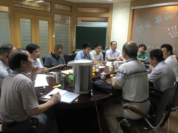 8月2日，甘肃省律师协会直属分会党总支在甘肃天问律师事务所召开总支会议。省律协直属分会党总支书记赵耀主持会议。