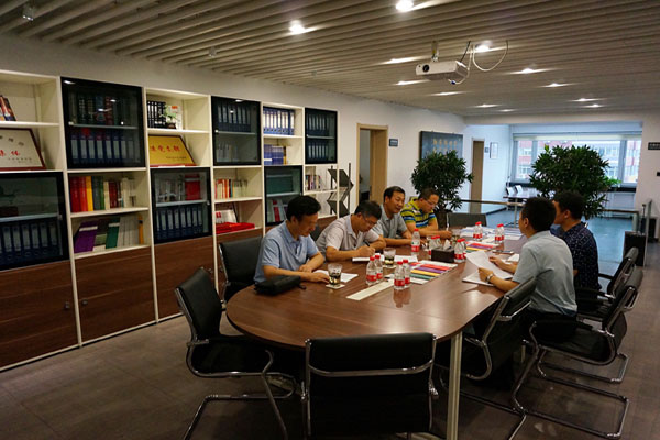 8月8日下午，甘肃省司法厅党委第六轮巡察工作组副组长石富江，巡察专员梁有平、武斌，在省律协副会长赵耀的陪同下，来我所检查指导工作。我所主任雷声就律所开展的党建工作及“两学一做”学习教育和规范化律所建设