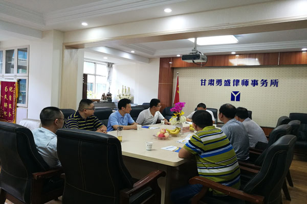 8月8日，省司法厅党委第六轮巡察组副组长石富江一行三人来到甘肃勇盛律师事务所，对律师党建工作进行专题调研指导。巡察组现场考察了甘肃勇盛律师事务所党建活动场所，查看了党建活动台帐资料，与律师事务所支部委