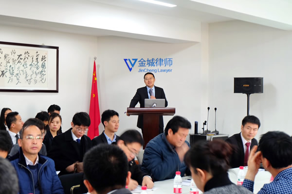 2017年12月9日上午，甘肃省企业法律顾问专业委员会主办、深圳长鹏计算机软件有限公司协办的省律协企业法律顾问专业委员会年会在甘肃金城律师事务所会议室举办，省律协副会长、委员会主任王祖国致开幕词，省律