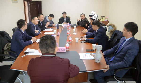 1月11日，吉尔吉斯斯坦奥什国立法学院校长埃格姆别尔津·托克多洛夫一行5人来我会座谈交流。省律协副会长王祖国、秘书长张维武参加了座谈会。省律协涉外委主任史于稚主持座谈会。