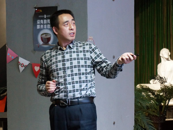 “伟大源自于改造世界”，2018年 1月25日晚，省律协副会长王金贵做客栎客客厅，以“为客户创造价值，做最受尊敬的律师”为主题与在场的20多名青年律师进行了面对面分享沙龙活动。省律协青工委副主任靳雯律