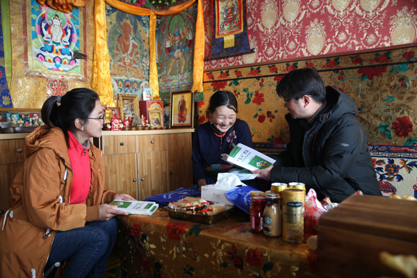 花君，作为一名法律援藏志愿者，玛曲就是他的牵挂，是使命使然。在他看来，既然报名来玛曲，自己就要有使命感，成为传递法治温度的一员，花君的心中，玛曲的风景就是一种情怀。