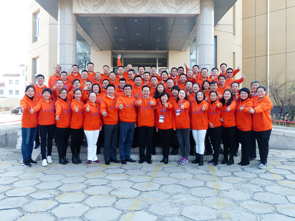 ２万平方公里，占中国陆地国土面积的２％。 从全国律协青年律师领军人才训练营归来，我几乎成了酒泉这广袤土地上的律师明星。 同行们问我，青训营是什么，青训营怎样训练，同学们怎样学习，心中都想着什么？青训营