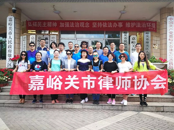 赤金峡，依山傍水，景色独特秀丽，空窿山环抱着万紫千红...这里有赤金断水碑记、有林则徐等名人途径赤金峡留下的传说和千古绝句；这里有着传说中的“西北第一漂”激情漂流，赤金峡漂流长度共9公里，周围都是河边