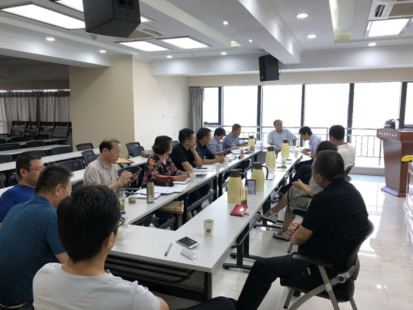 省律师协会惩戒委员会第五次全体会议于2018年8月26日在兰州举行。应到委员19人，实到14人，符合规定人数?；嵋橛沙徒湮被嶂魅嗡镡僦鞒?。