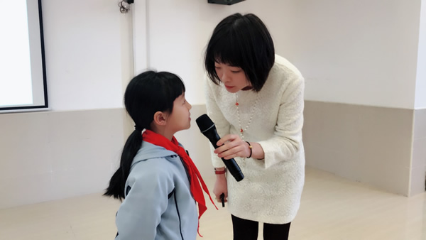 甘肃省律师协会未成年人?；の被岢て谥铝τ诒；の闯赡耆撕戏ㄈㄒ?，以法治为未成年人的成长保驾护航。从2017年迄今为止，协会副主任靳雯律师为我省孩子们举办的《小学生提高自我保护法律讲座》和《中学生预防校