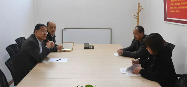 为贯彻落实中央和省委省政府、司法部和全国律协及省司法厅有关精神，进一步落实对民营企业做好法律服务有关要求，11月28日，省律协副会长、民营经济律师法律服务队副队长王祖国等律师赴民营企业开展了“法治体检