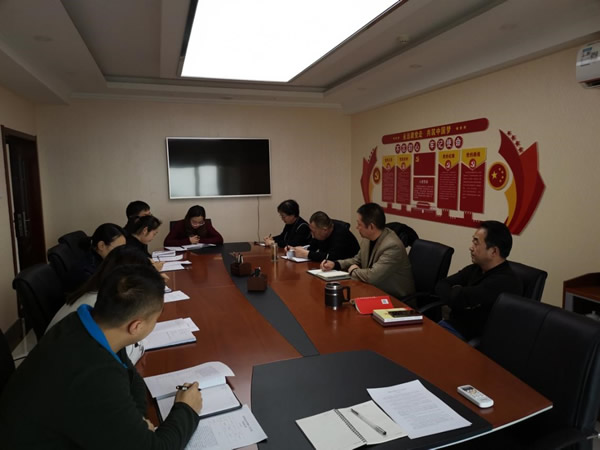 12月24日下午，省律协秘书处召开了2019年度述职会议，秘书处全体工作人员参加，秘书长张维武主持会议。