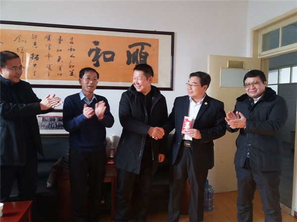 2020年1月14日13时许，甘肃省律师协会秘书长张维武驱车踏雪从金城来到金昌，代表省律协慰问我市的老病律师。市司法局二级调研员、市律师行业党委书记万国川、市律师协会会长陈炷昌等人陪同。