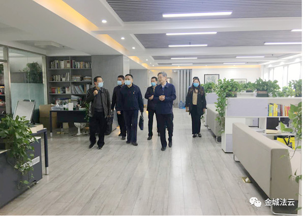 4月22日上午，兰州市民政局党组成员、副局长杨林，社会组织党建工作科科长王健，市社会组织服务中心主任田耕，市社会组织服务中心登记管理科科长李晓琴等组成调研组调研市律师行业党建工作，市司法局党组成员、副