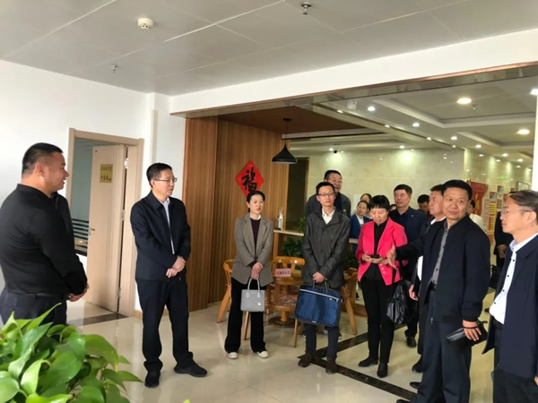 9月27日下午，省司法厅党委委员、副厅长、省律师行业党委书记韩世峰，省司法厅律师工作处处长李智，省律师协会秘书长张维武一行莅临我市督导检查律师行业专项整治活动开展情况。酒泉市市政府副秘书长黄朝流，市司