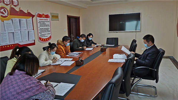 1月11日上午，省律协秘书处召开了2020年度述职会议，秘书长张维武主持会议。  会上，秘书处7名聘用人员就2020年工作任务完成情况进行述职，全面回顾2020年工作成效，总结特色亮点，