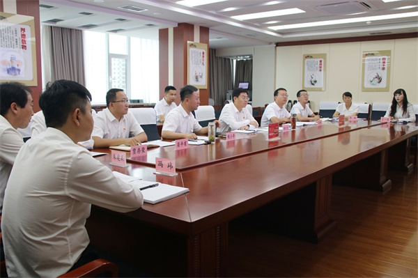 9月3日下午，甘肃省司法厅政治部组织宣传处党支部召开政法队伍教育整顿专题组织生活会，厅党委书记谢又生同志以普通党员身份参加，与支部党员一起接受英模教育、交流认识体会、检视剖析问题。