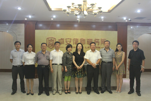 2014年7月14日至20日，由省律师协会副会长陈玉萍带队，与我省律师协会常务理事罗晓伟、袁振林,庆阳市律师协会会长刘志杰，秘书处工作人员王瑛一行五人，前往重庆，四川参观考察学习。