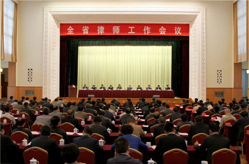 5月6日上午，甘肃省高级人民法院、省人民检察院、省公安厅、省司法厅在兰州联合召开全省律师工作会议，传达贯彻全国律师工作会议和第九次全国律师代表大会精神，对全省律师工作进行安排部署。