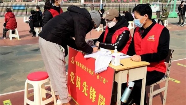 疫情就是命令，防控就是责任。为认真贯彻落实好省、市委疫情防控部署要求，坚决遏制疫情传播和蔓延，尽早打赢此次疫情防控阻击战，筑牢疫情防控的“铜墙铁壁”，2021年10月22日上午，我所党支部副书记张育宝