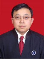 男，汉族，生于1976年10月，中共党员，大学本科学历，三级律师。1999年12月开始执业至今，现为北京炜衡（兰州）律师事务所主任。担任兰州市律协常务理事、副秘书长、教育与培训工作委员会主任、金融与保险法律专业委员会主任、中华全国律协民事法律专业委员会合同法论坛副主任、兰州仲裁委员会仲裁员?；窭贾菔兄被赜判愎膊吃?、司法部律师行业争先创优活动党员律师标兵、兰州市十佳律师、甘肃省优秀青年律师、2018年度甘肃省律师行业优秀共产党员、兰州市律师行业优秀党务工作者，以及第四、第五、第八届西部律师发展论坛优秀论