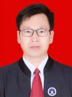 男，汉族，生于1973年4月，中共党员，大学本科学历。1996年至1999年就读于西北政法大学法律专业；2002年至2004年在职就读兰州大学法律专业。1993年7月至2002年4月在嘉峪关市物资局上班；2002年通过国家司法考试，2003年6月至2009年8月份在甘肃河西律师事务所执业；2010年3月创办甘肃殷剑宏律师事务所并执业至今。