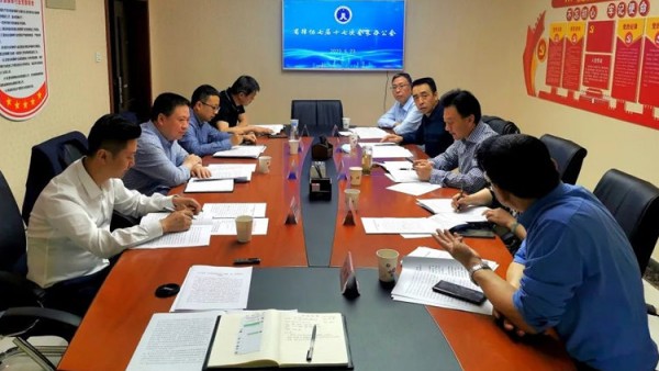 5月23日，省律协召开七届十七次会长办公会。省律协会长赵耀主持会议。省律协副会长王金贵、王祖国、刘吉颖、杨永明参加会议?；嵋樘匮÷尚嗍鲁こ掠衿嫉交峒喽健；嵋橄殖』嵋榫汀吨泄哺仕嗍÷墒π幸滴被岣仕? title=