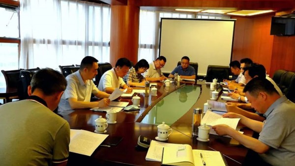 6月19日，省律协召开七届十九次会长办公会。省律协会长赵耀主持会议。省律协副会长王金贵、王祖国、刘吉颖、雷声、杨永明参加会议。会议特邀省律协监事长陈玉萍到会监督?；嵋橄殖』崆?，省第十四次党代会代表、省