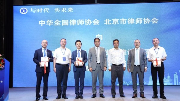 6月19日，在中华全国律师协会的指导下，由新疆维吾尔自治区律师协会主办，陕西省律师协会、甘肃省律师协会、宁夏律师协会、青海省律师协会及新疆生产建设兵团律师协会共同联办的“第一届西北青年律师发展研讨会”