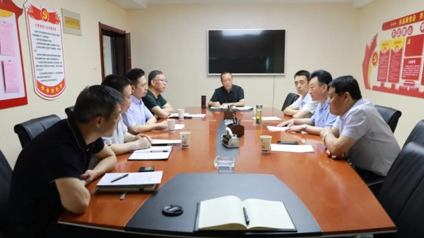 7月1日，省律协会长及直属分会相关负责人召开专题会议，传达学习贺荣部长在司法部律师工作座谈会上的讲话精神。省律协会长班子成员参加会议，直属分会副会长王森，省律协秘书长朱鹏彦、副秘书长邹世语参加会议?；? title=