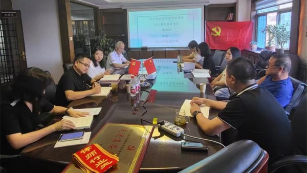 在中国共产党成立103周年来临之际，为进一步增强党员律师的凝聚力、向心力和战斗力，2024年6月27日甘肃金中浩律师事务所、甘肃金致诚律师事务所党支部联合举办“庆七一颂党恩铸党魂讲党课”主题党日活动。