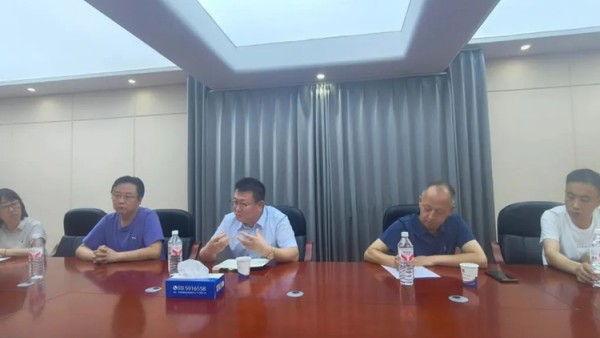 夏日陇南,群山叠翠,草木葱茏,宛如一幅生动的画卷。在这花果飘香、椒红似火的七月,陇南律协迎来了青岛市律师协会李瑞庆副会长,他跨越山海,途径1500多公里专程抵达陇南,为陇南的律师同仁们传经送宝。