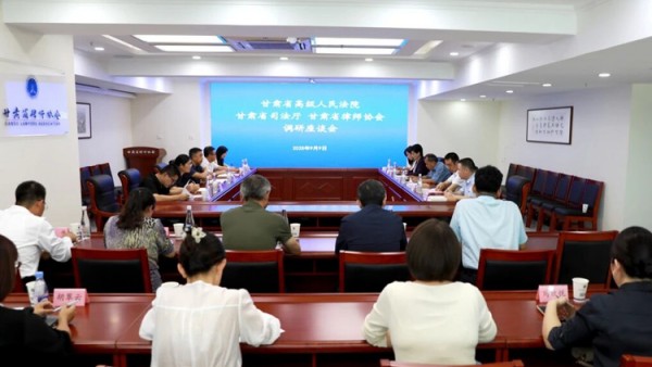 9月9日，甘肃省高级人民法院党组成员、副院长李小宁一行到甘肃省律师协会调研要素式起诉状答辩状示范文本应用推广情况。甘肃省司法厅党委委员、副厅长马宝明陪同调研并主持座谈会。甘肃省高级人民法院党组成员、副